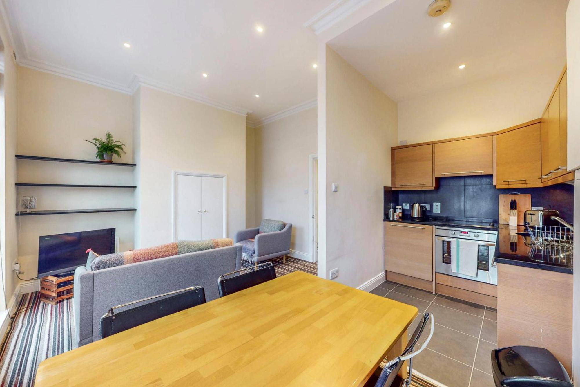 Appartamento Charming Victorian 1-bed Flat-3 Mins To Bus Stop Londra